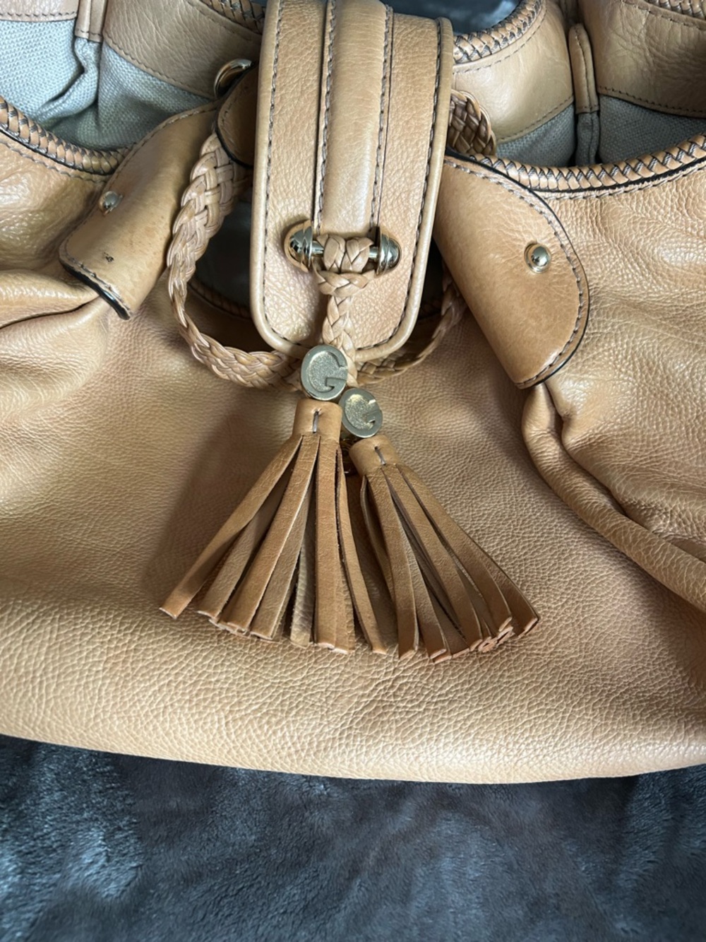 Gucci Camel Leather Tassel Shoulder Bag - Picture 3 of 16